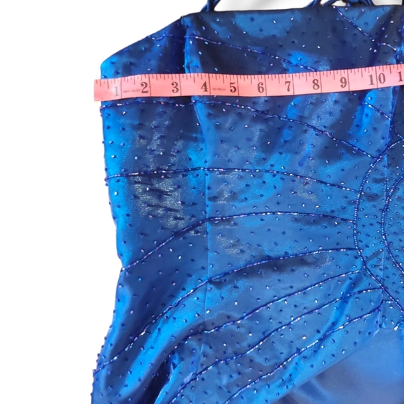 Shimmering blue gown - Picture 10 of 11